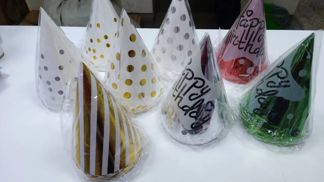 Party hats, pack of 12