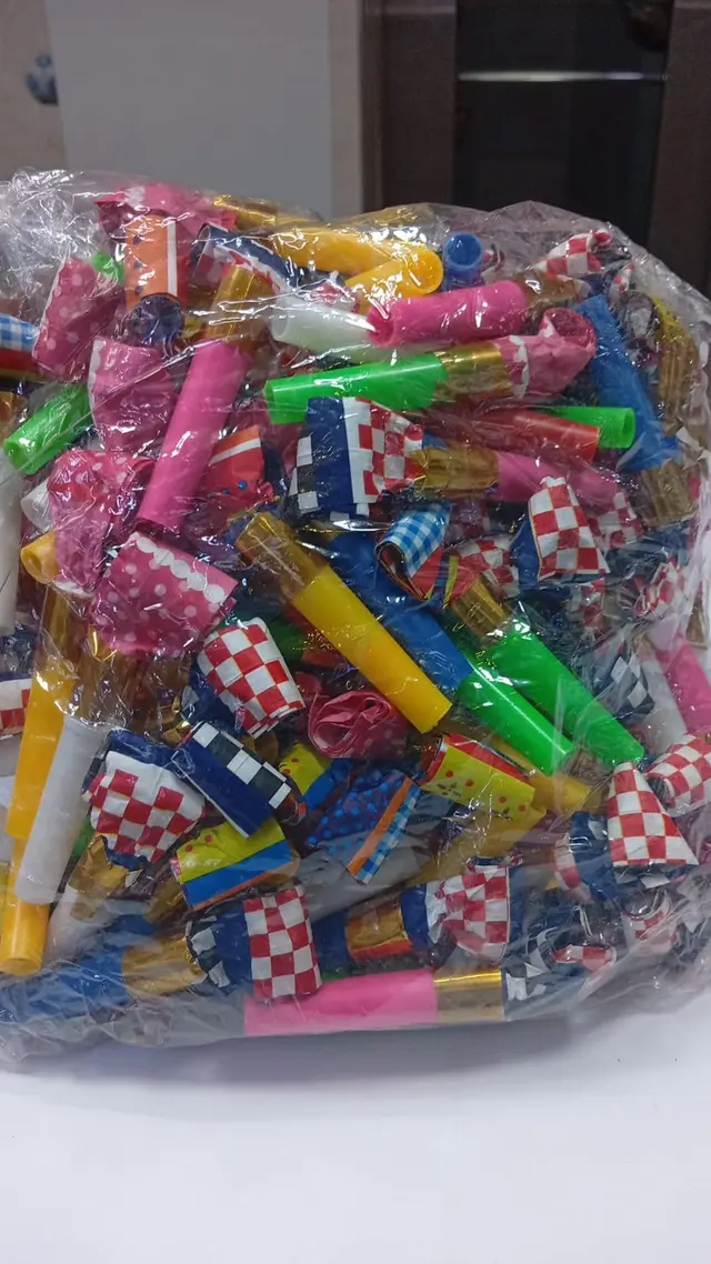 Party blowouts, pack of 100